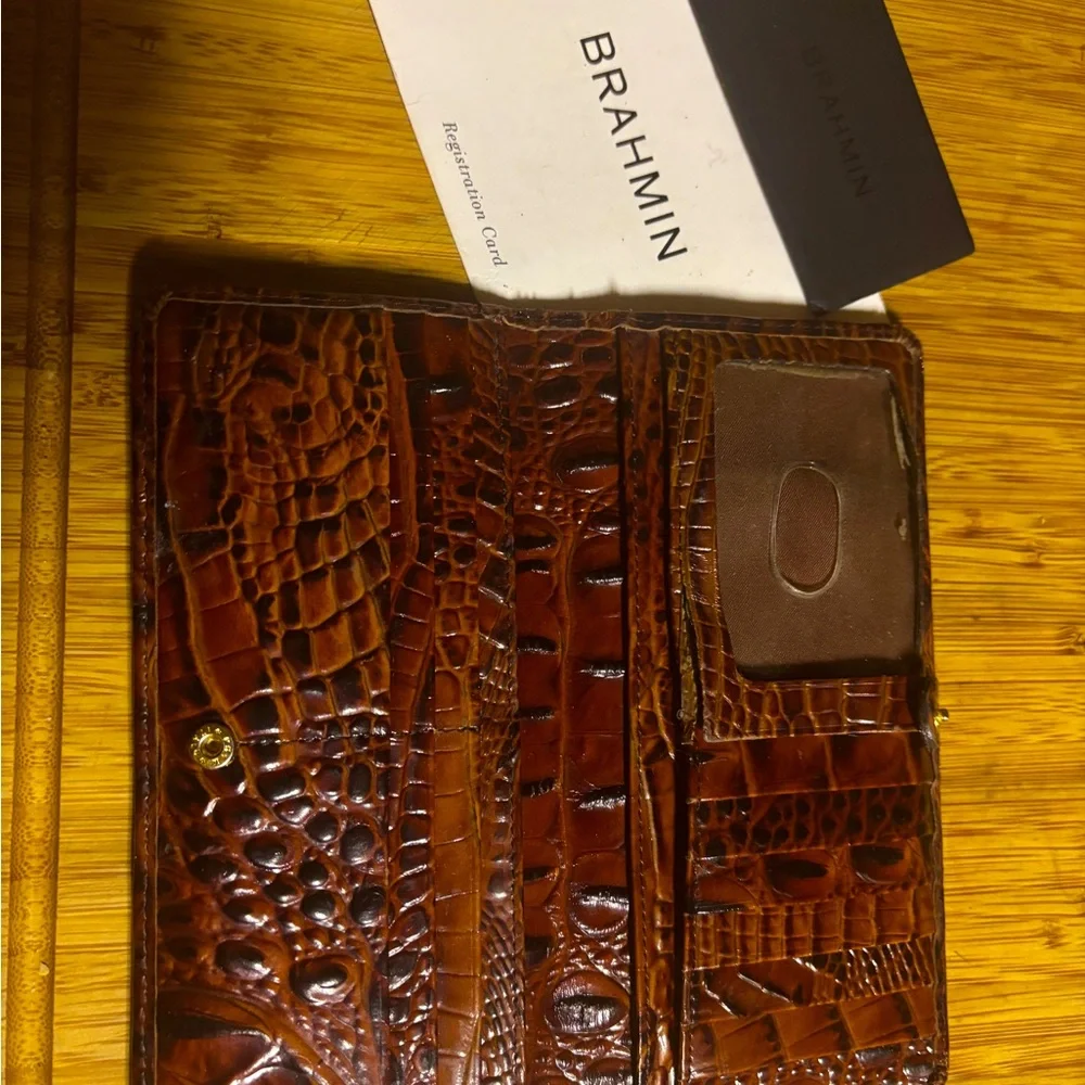 Brahmin Pecan Wallet
GUC. Lics sleeve missing a few stitches but easily fixed. - Picture 1 of 4